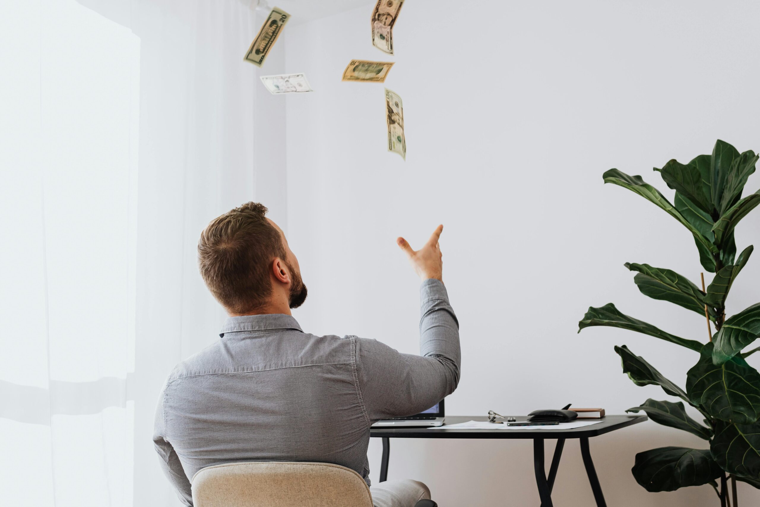 Cómo ganar dinero online en verano sin salir de casa