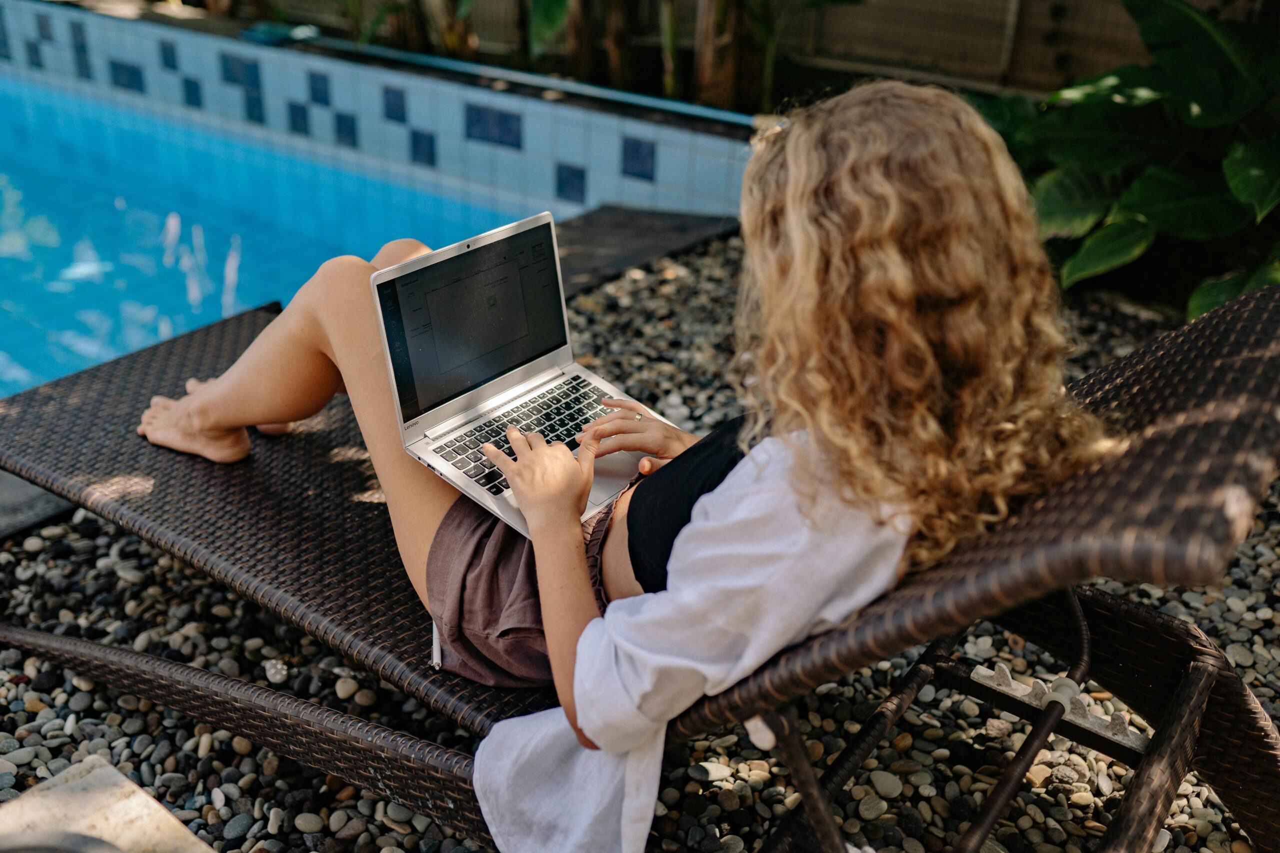 Formas de ganar dinero online siendo menor de edad en España
