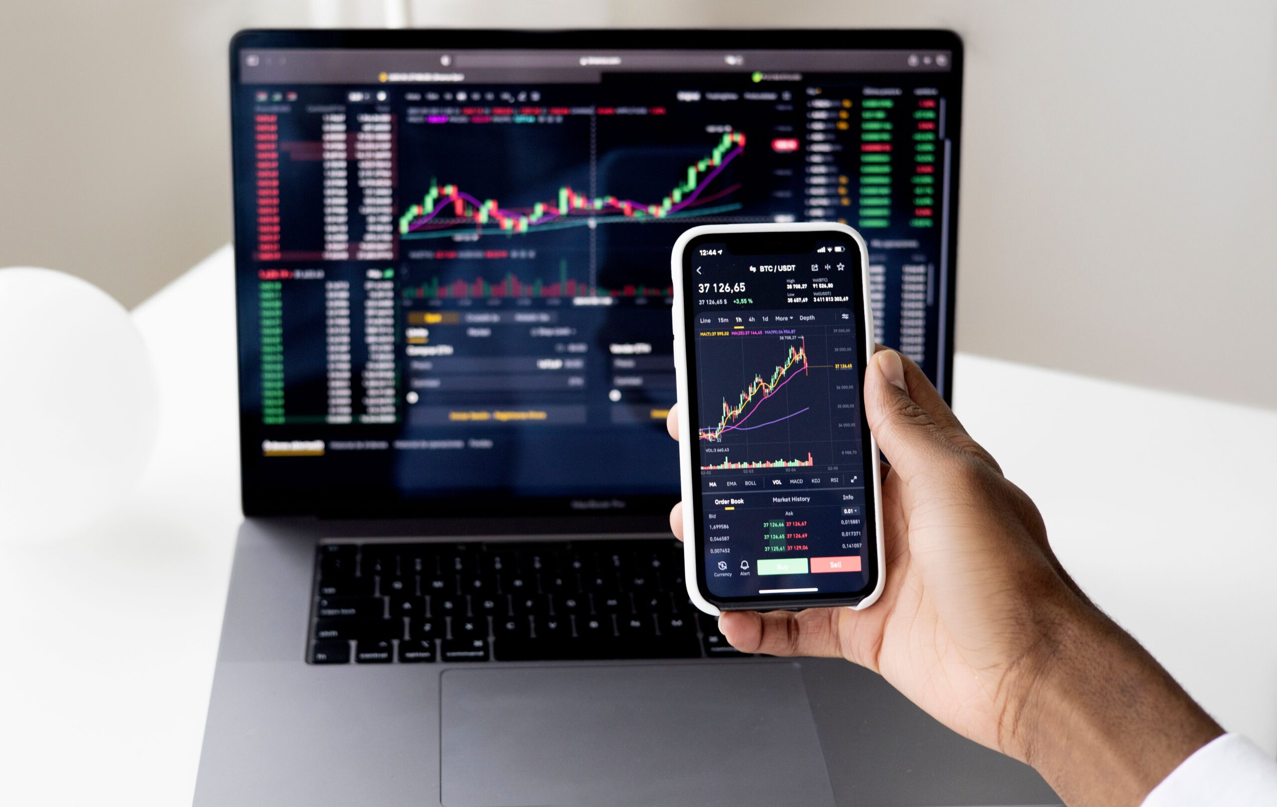 Diferencia entre invertir en acciones y en fondos de inversión