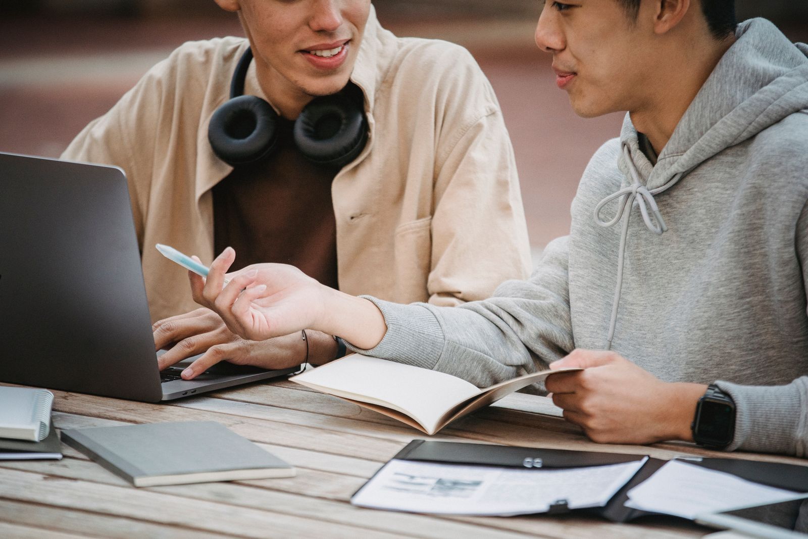 Cómo aprender inglés para trabajar online por tu cuenta (guía práctica)
